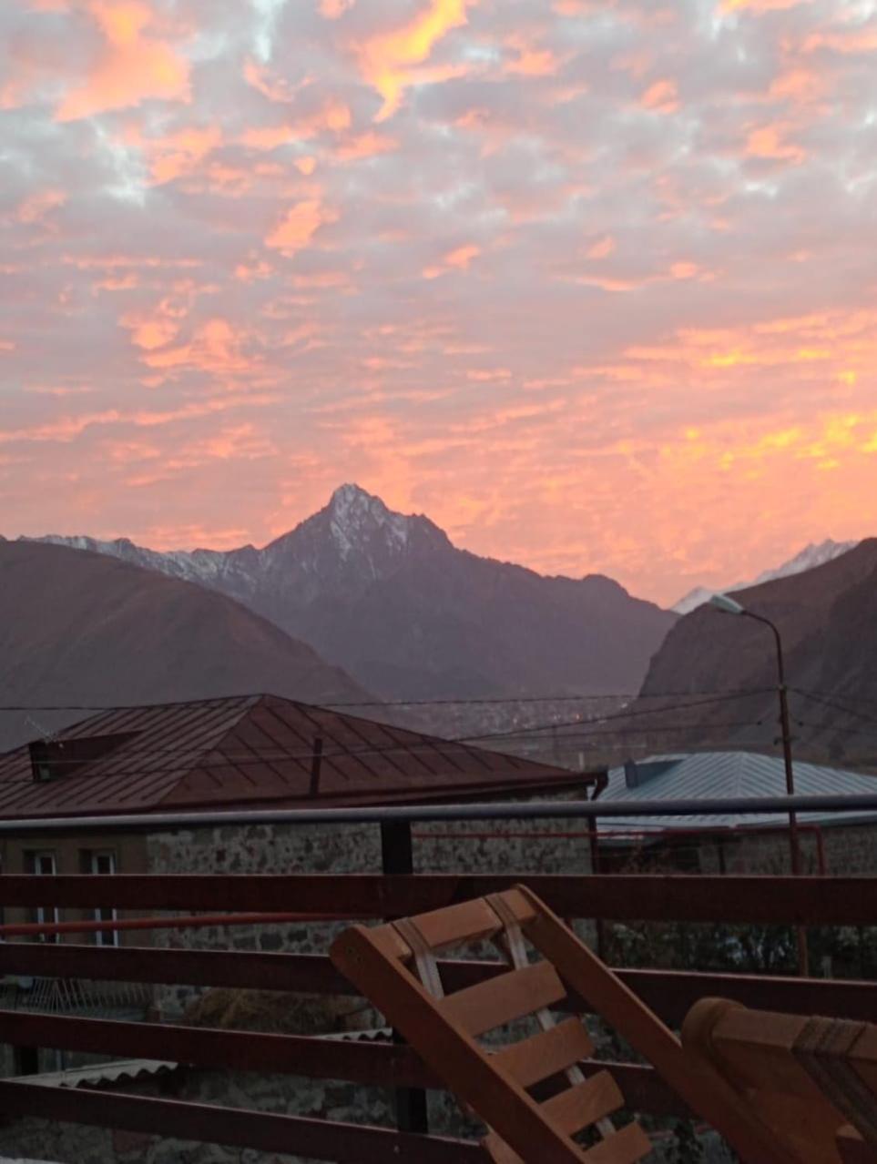 Royal Galaxy Apartment Kazbegi Esterno foto